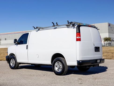 Used 2021 Chevrolet Express 2500 w/ Enhanced Convenience Package image 4