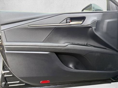 Used 2025 Toyota Camry SE image 9