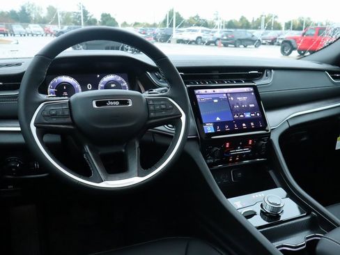 New 2025 Jeep Grand Cherokee Limited image 2