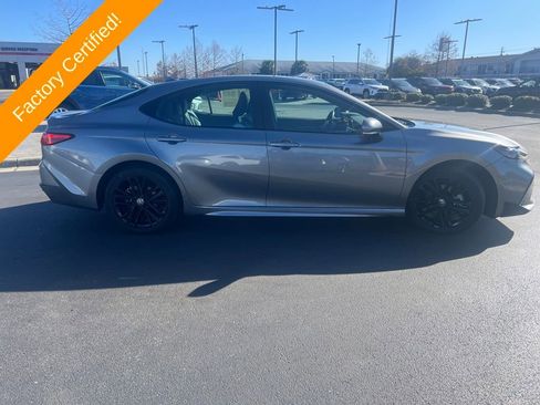 Used 2025 Toyota Camry SE image 6