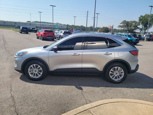 Used 2022 Ford Escape SE image 6