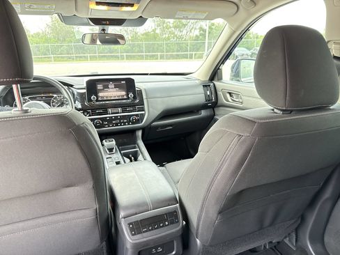 Used 2025 Nissan Pathfinder SV FWD image 22