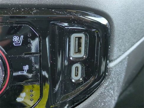 Used 2023 GMC Sierra 1500 SLT w/ SLT Premium Package image 21