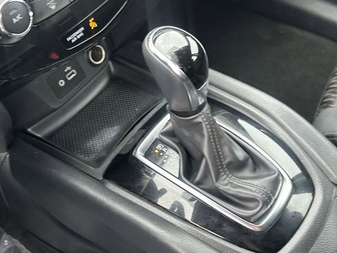 Used 2018 Nissan Rogue S AWD/4WD image 29
