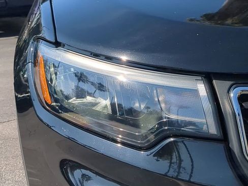 Used 2024 Jeep Compass Latitude image 10