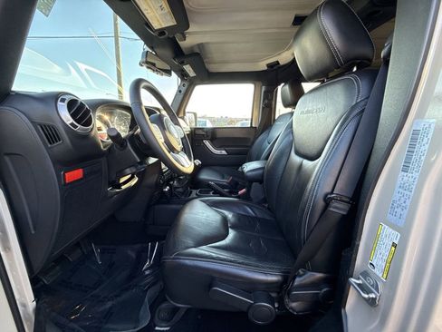 Used 2016 Jeep Wrangler Unlimited Rubicon image 13
