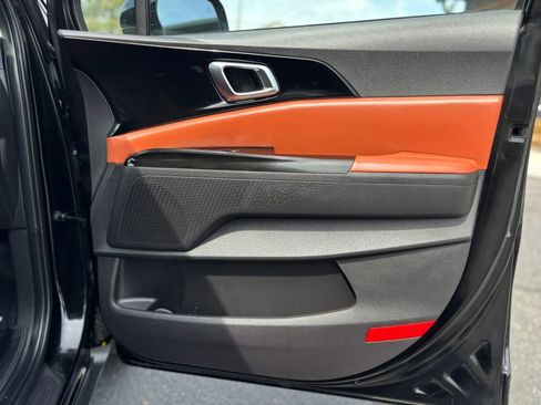 Used 2022 Kia Carnival SX image 25