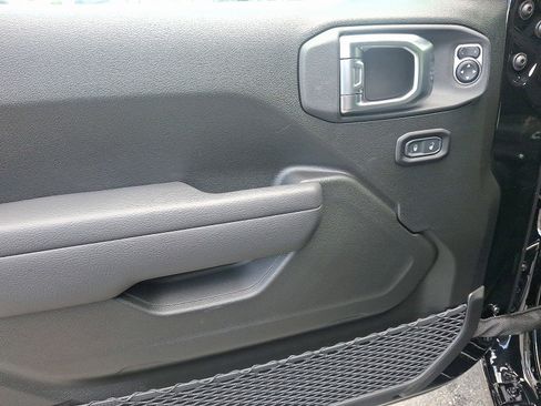 New 2025 Jeep Gladiator Sport image 8