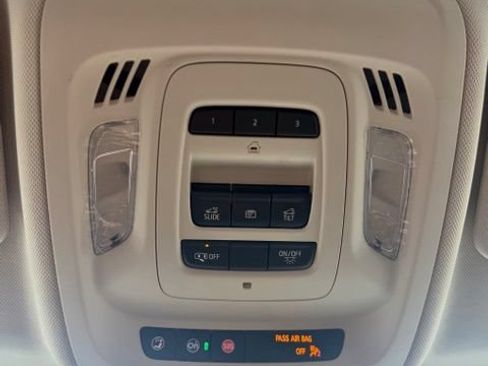 Used 2023 Buick Envision Avenir AWD/4WD image 22