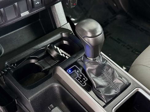 Used 2020 Toyota Tacoma SR5 AWD/4WD image 17