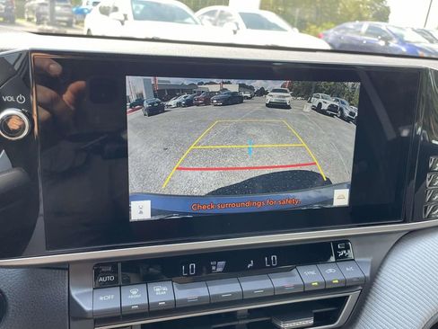 Used 2025 Toyota Camry SE w/ Multimedia Upgrade Package image 19