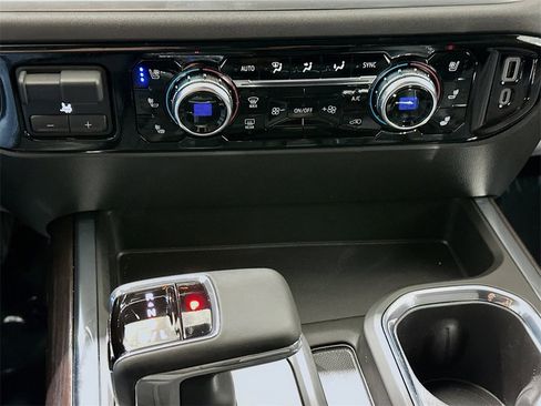 Used 2025 GMC Sierra 1500 SLT image 16