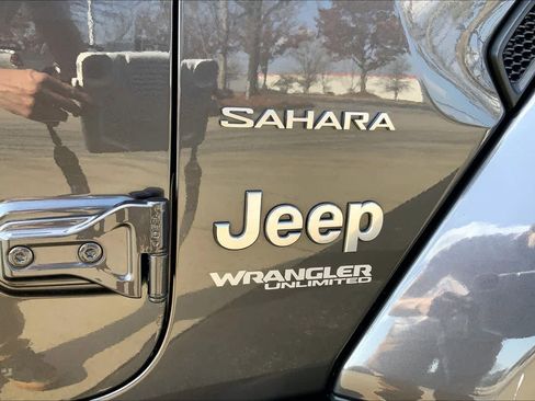 Used 2020 Jeep Wrangler Unlimited Sahara image 33