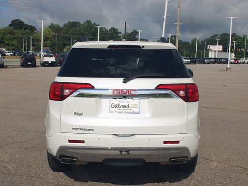 Used 2019 GMC Acadia Denali w/ Technology Package FWD image 22