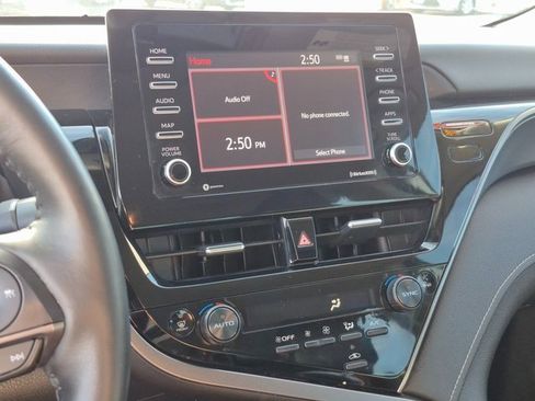 Used 2024 Toyota Camry SE image 14