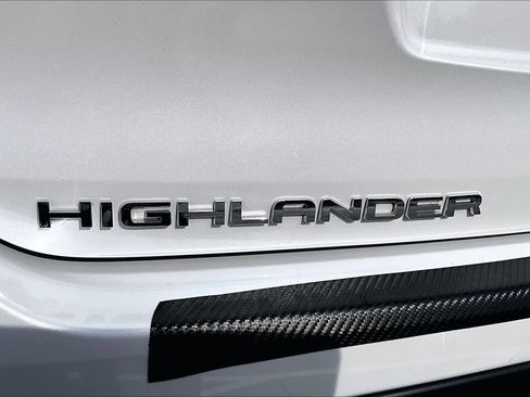 Used 2024 Toyota Highlander XLE FWD image 31