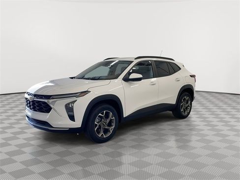 New 2025 Chevrolet Trax LT w/ Driver Confidence Package image 6