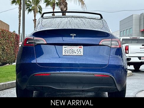 Used 2021 Tesla Model Y Long Range image 5