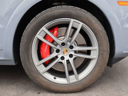 Certified 2024 Porsche Cayenne S AWD/4WD image 28