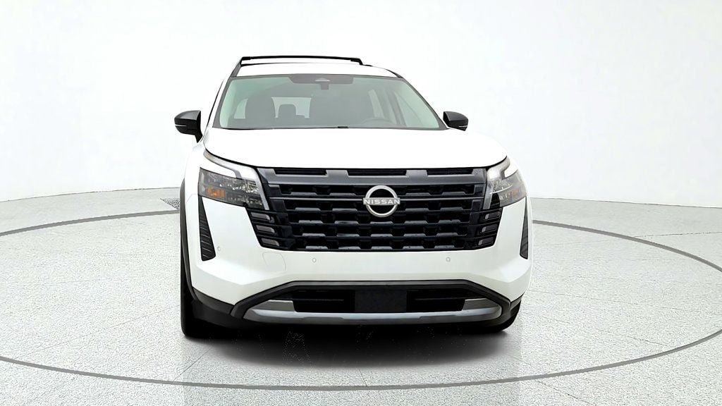 Used 2026 Nissan Pathfinder SL AWD/4WD image 2