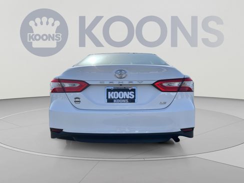 Used 2018 Toyota Camry LE FWD image 5