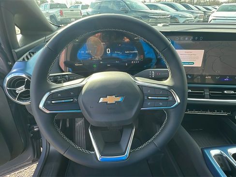 New 2026 Chevrolet Equinox EV LT image 19