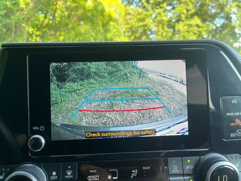 Used 2024 Toyota Highlander XSE FWD image 32