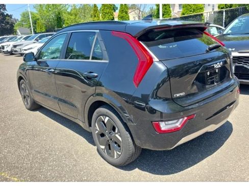Used 2024 Kia Niro Wave w/ Wave Preserve Package FWD image 4