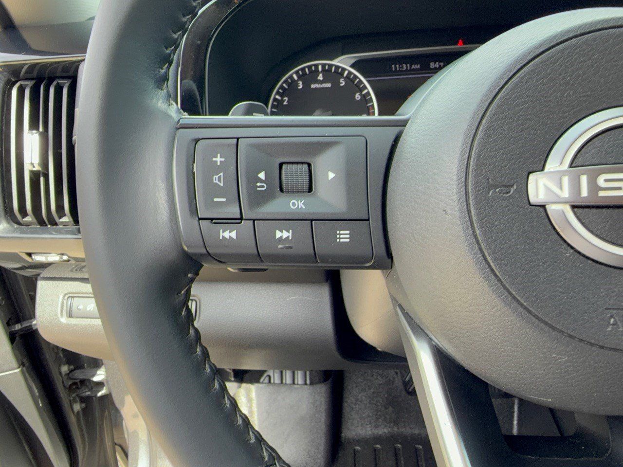 Used 2024 Nissan Pathfinder SV FWD image 18