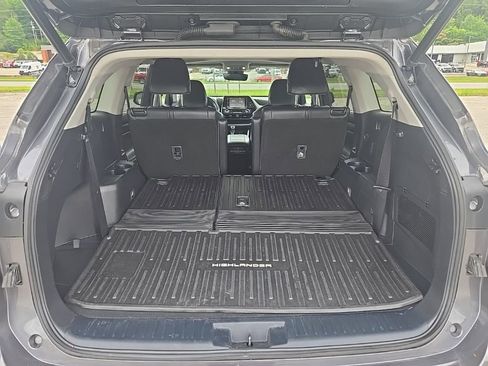 Used 2022 Toyota Highlander XLE AWD/4WD image 26