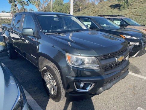Used 2017 Chevrolet Colorado Z71 image 2