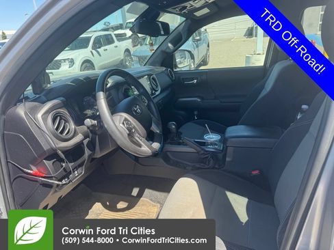 Used 2021 Toyota Tacoma TRD Off-Road w/ Technology Package AWD/4WD image 2