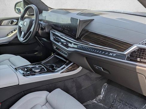 Used 2026 BMW X7 xDrive40i AWD/4WD image 25