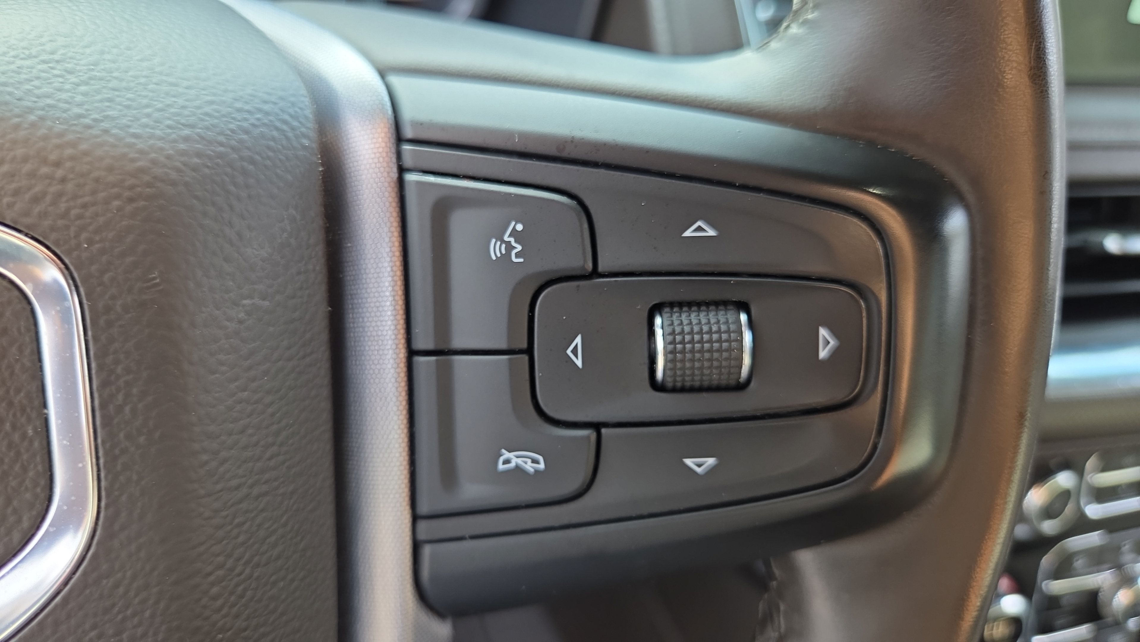Used 2023 GMC Yukon XL SLT w/ SLT Premium Package RWD image 30
