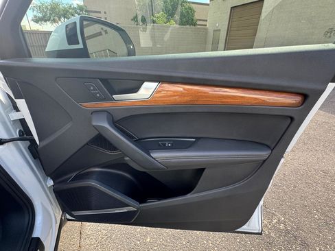 Used 2021 Audi Q5 e Premium Plus w/ Premium Plus Package image 34