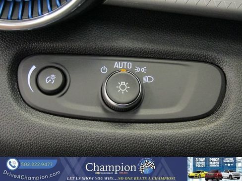 Certified 2025 Chevrolet Trax LT FWD image 18