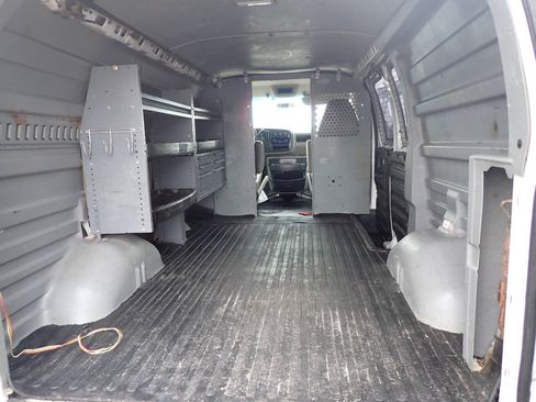 Used 2000 Chevrolet Express 3500 w/ Cold Climate Pkg RWD image 8