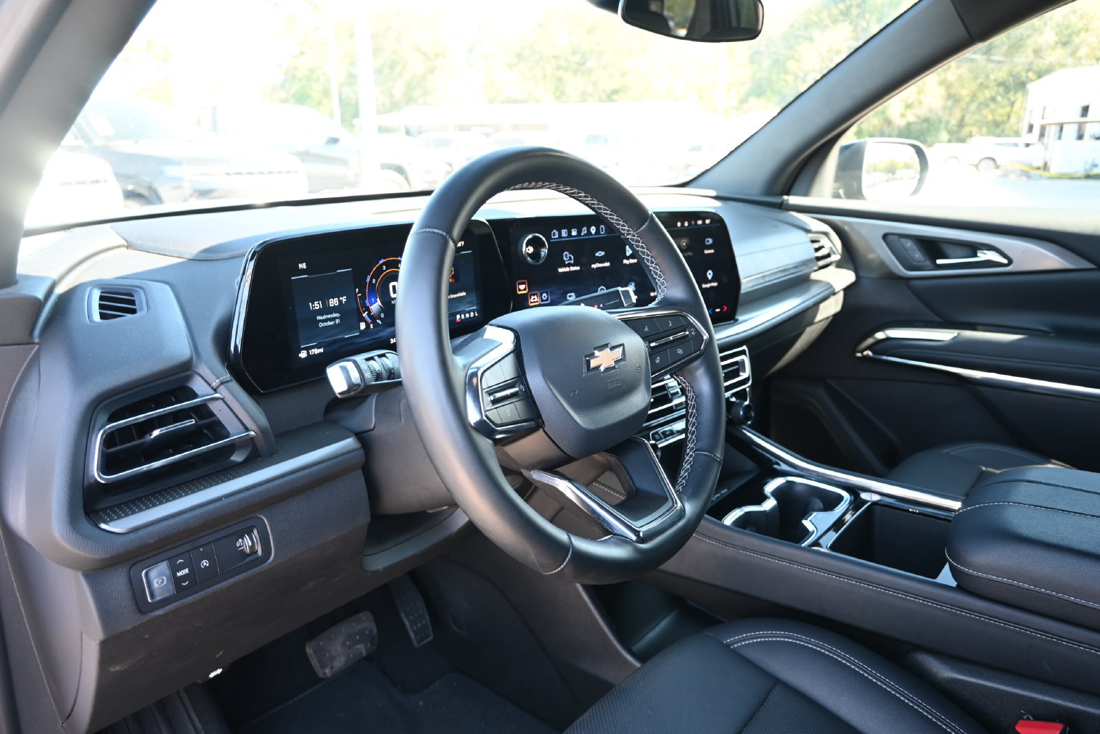 Used 2026 Chevrolet Traverse LT FWD image 10