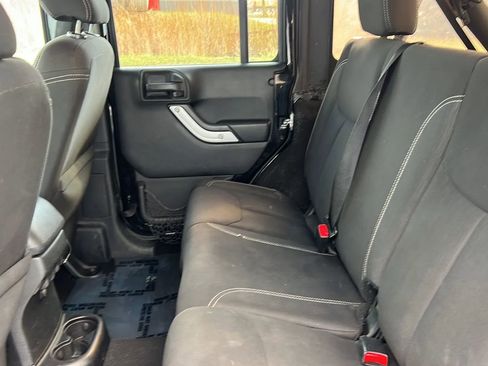 Used 2016 Jeep Wrangler Unlimited Sahara AWD/4WD image 14