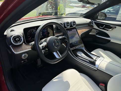Used 2025 Mercedes-Benz C 300 4MATIC Sedan image 9