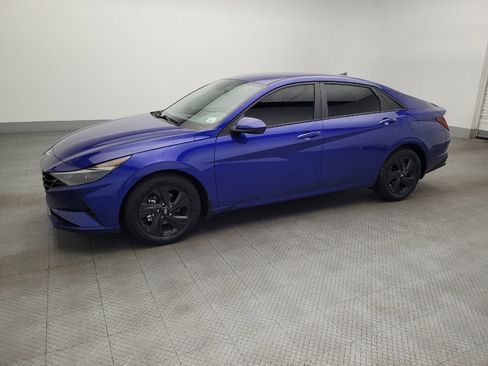 Used 2023 Hyundai Elantra SEL image 2