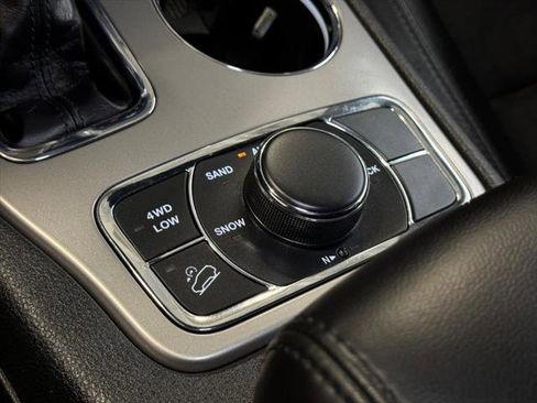 Certified 2022 Jeep Grand Cherokee Laredo X image 36