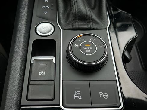 Used 2021 Volkswagen Atlas SEL Premium image 65