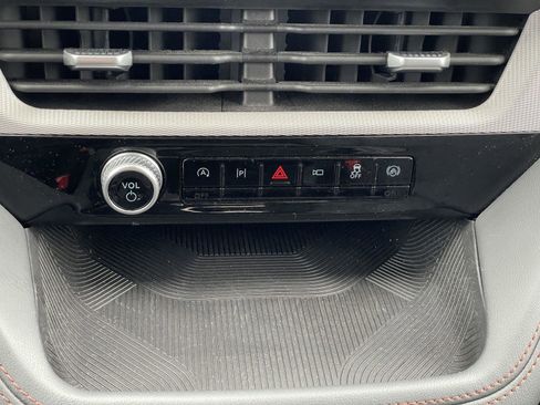 Used 2025 Ford Explorer Active image 25