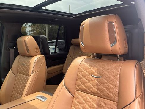 Used 2023 Cadillac Escalade Premium Luxury w/ Performance Package AWD/4WD image 41