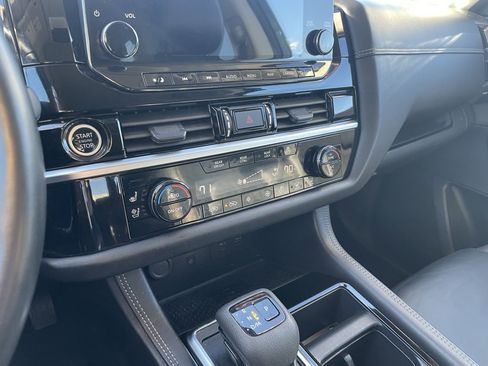 Used 2023 Nissan Pathfinder Platinum image 18