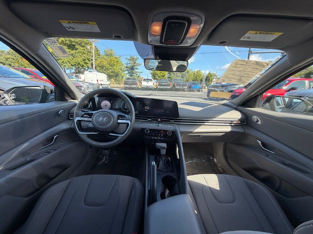 Used 2024 Hyundai Elantra SEL FWD image 16