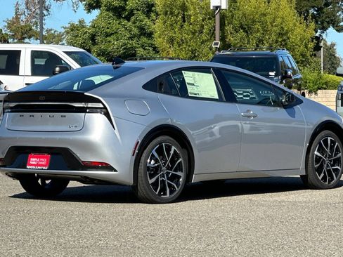New 2026 Toyota Prius Plug-In Hybrid FWD image 3
