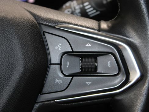 Used 2024 Chevrolet Trax ACTIV w/ Sunroof Package FWD image 33