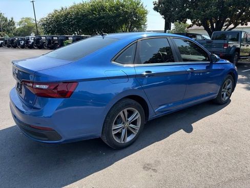 Used 2022 Volkswagen Jetta SE FWD image 3